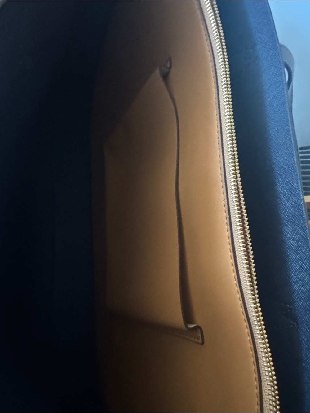 Brand NEW Tory Burch “Perry”Taupe Pebbled Leather Tote with Tan Charm - Picture 6 of 13